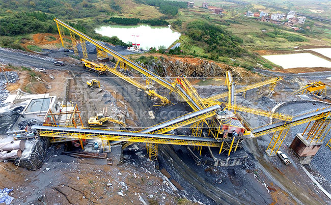 石灰石生產(chǎn)線現(xiàn)場(chǎng) 石灰石生產(chǎn)線現(xiàn)場(chǎng)