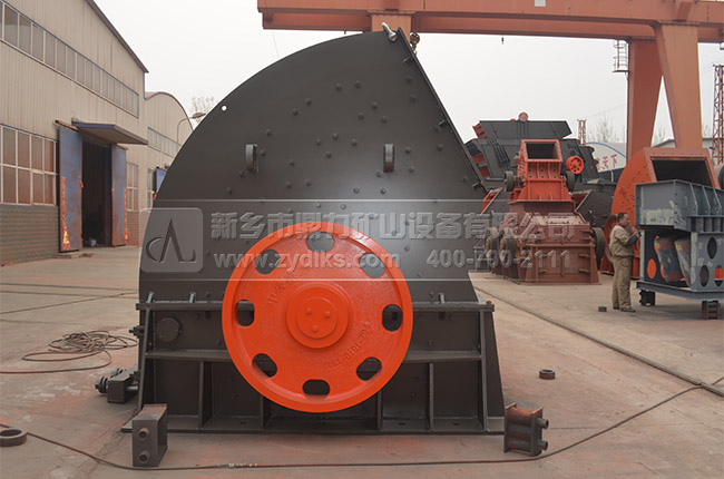 青石錘式碎石機(jī)