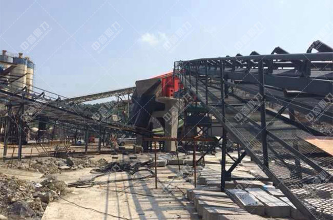 時產(chǎn)1000噸錘破機客戶現(xiàn)場 時產(chǎn)1000噸錘破機客戶現(xiàn)場