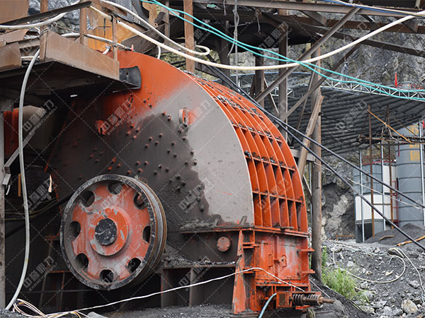 錘式破碎機設備 錘式破碎機設備