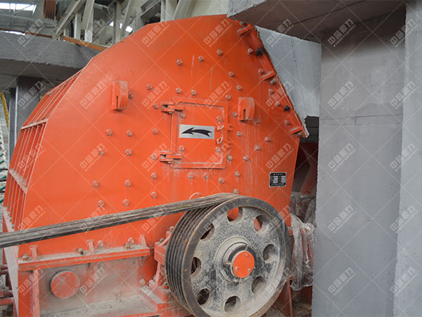 破碎石頭的機器