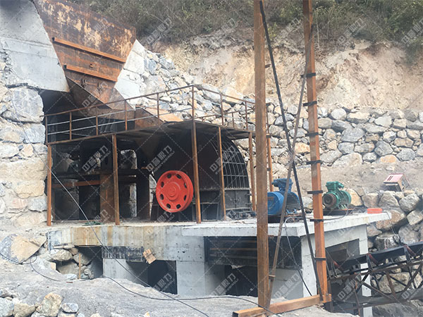 時產(chǎn)400噸磕石機