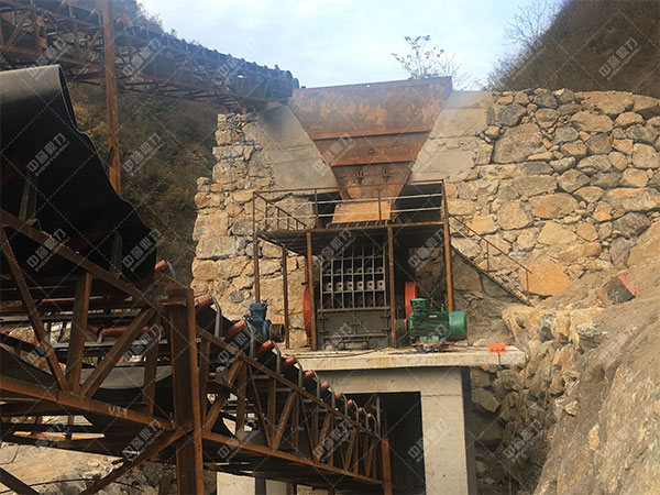 產量200噸的錘式破碎機