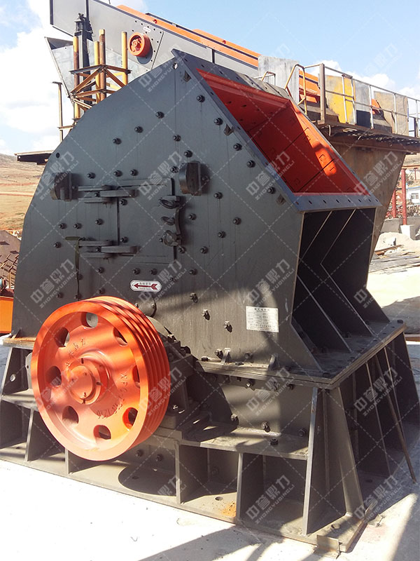 時產(chǎn)上千噸礦石破碎機