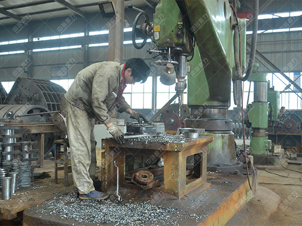 產(chǎn)碎石機生產(chǎn)車間