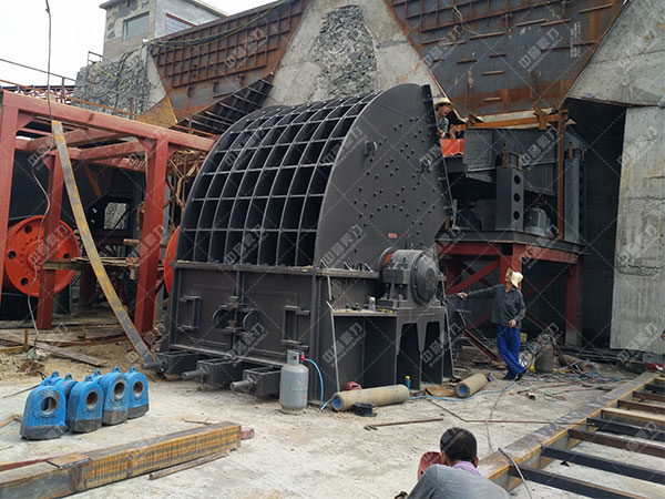 重型礦山碎石機(jī)