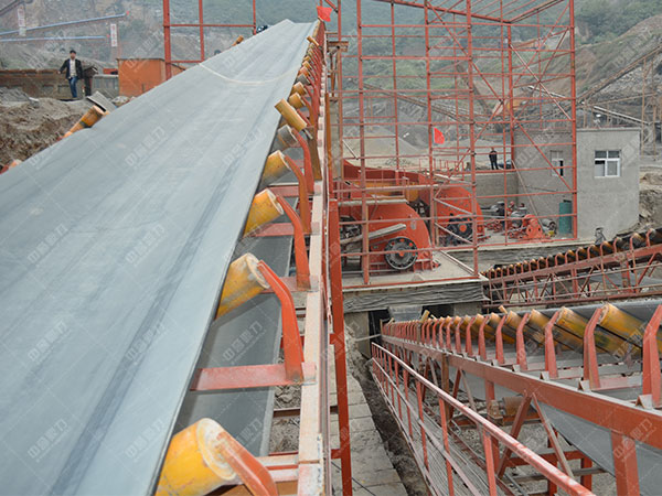 皮帶輸送機(jī)